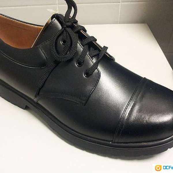 100%全新Dr.Kong 41號健康皮鞋，連價值200元避震鞋墊。上班上學皆宜。