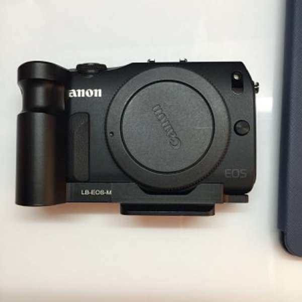 Canon EOS-M Black Body with hand grip - box set (玩手動鏡好正)