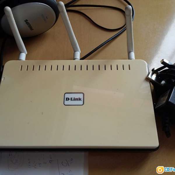 DLink Dir-655 router (三天線, giga lan, 802.11n, USB)