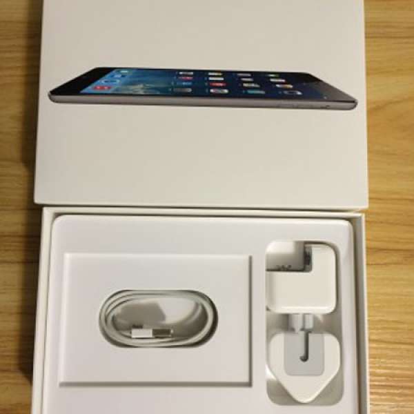 Apple Lightning USB cable + iPad charger + iPad mini box