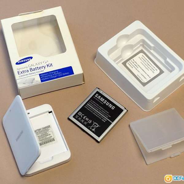 Samsung Galaxy S4 Extra Battery Kit 電池 充電盒