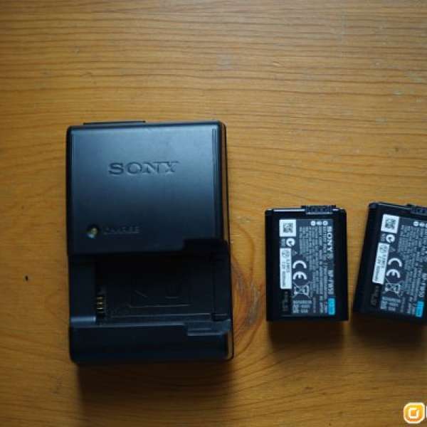 Sony 充電器 BC-VW1及Sony FW-50 電池二個