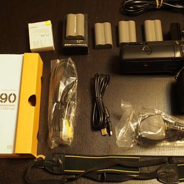 !! 激低價！! Nikon D90 Body + 直倒 + 遙控 + 電池 x 4 (HK$2,200)