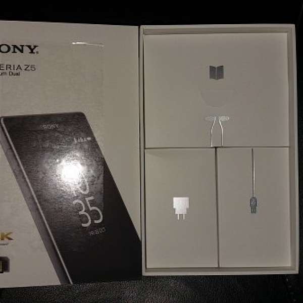 Sony Xperia Z5 Premium 銀色配件及包裝盒