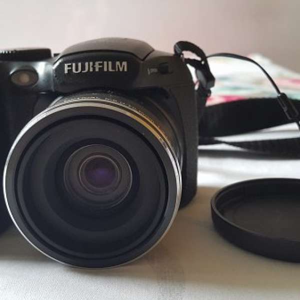 FUJIFILM Finepix S1600