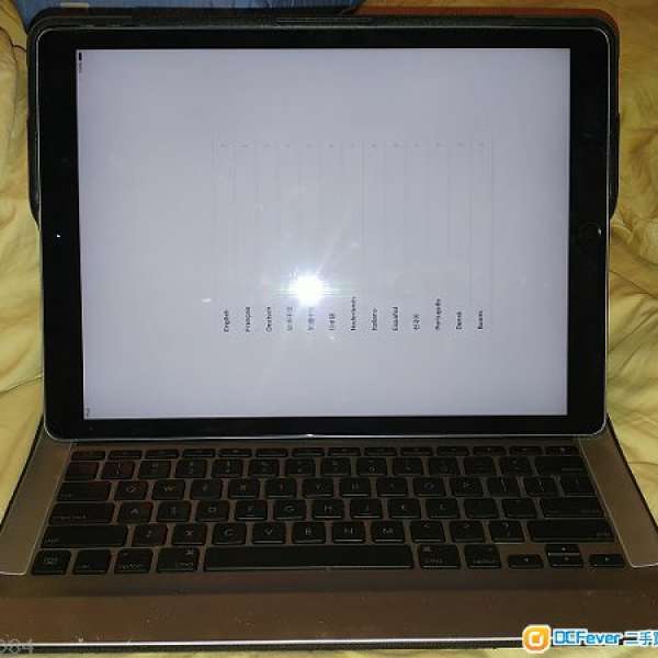 Apple iPad Pro 9.7" Space Gray 128G + Pen + Logitech KB + Apple Care