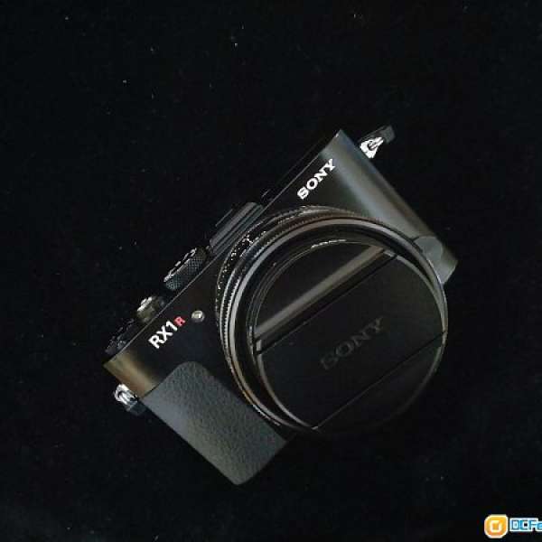 99% newSony RX1R with EVF,Filter, Hood,body case ,thumb grip(not leica