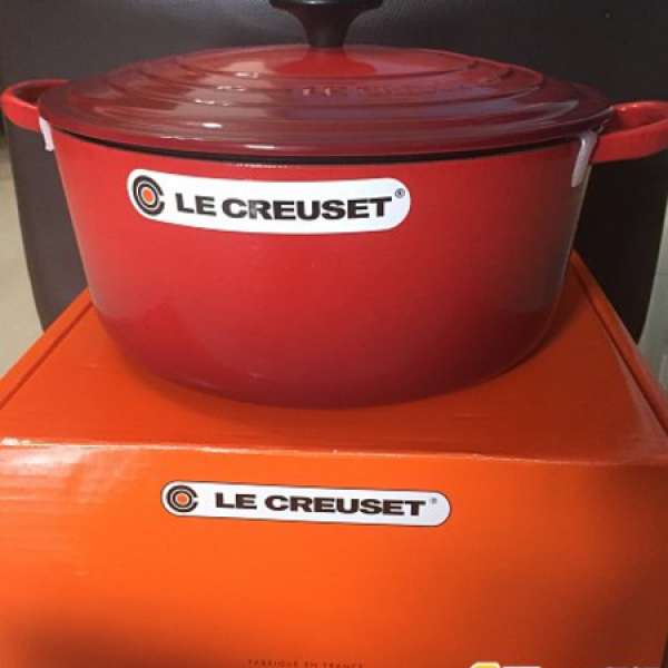 100% New Le Creuset 26cm Round French Oven Cherry Red Flame 圓形珐琅鑄鐵鍋