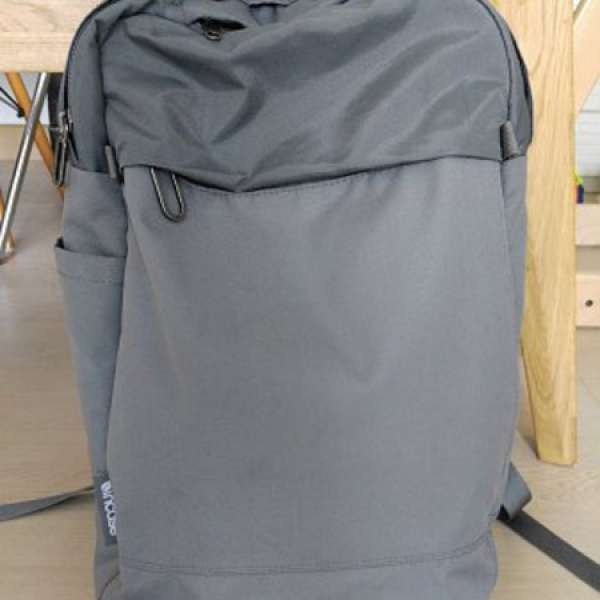 90%新 INCASE 15" Campus Backpack in Gray 輕巧背包 (灰色)