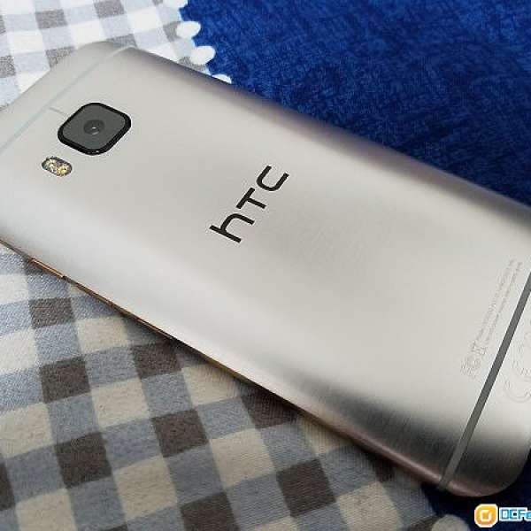 平放 約80%新 行貨 HTC M9 32GB 金銀色