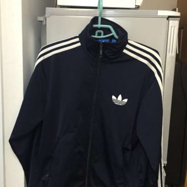 Adidas jacket (navy) 9成新，少著，M size