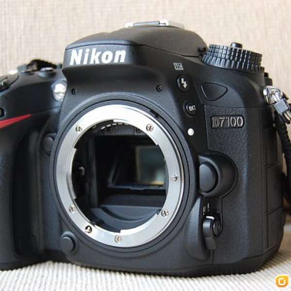 Nikon D7100 Body 淨機身連原廠直倒 MB-D15 (SC:186)