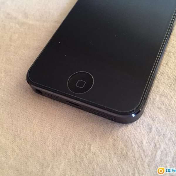 iPhone 5 16GB (HKD$1,100)