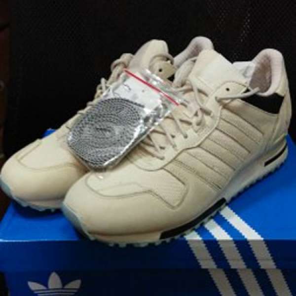 全新 Adidas ZX 700 Cream US 9.5