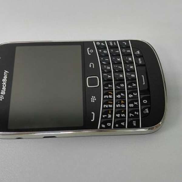 Blackberry Bold 9900 手提電話