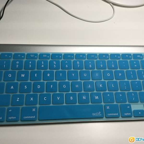 95% new Apple Bluetooth keyboard with protector