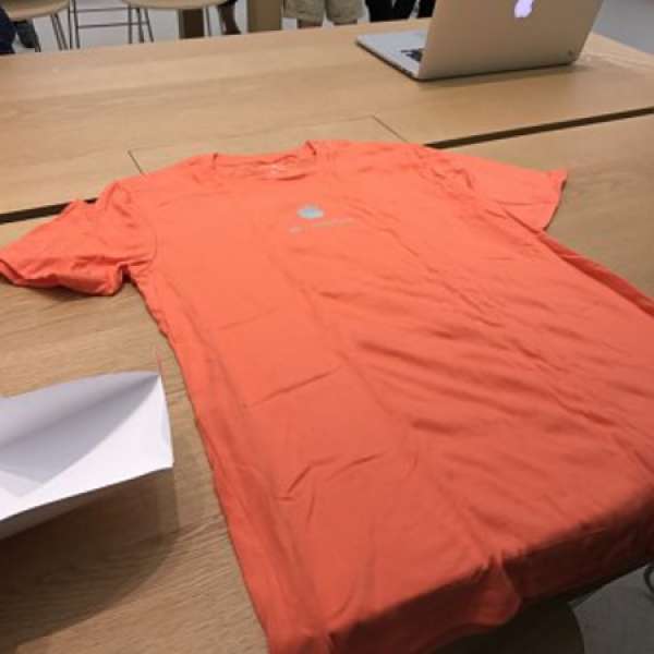 蘋果Apple Shop 官方專門店 觀塘apm 開幕 T恤 橙色 Make in USA