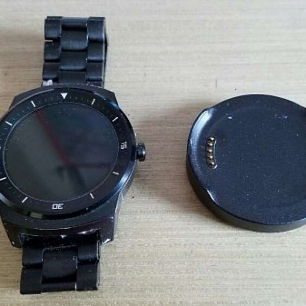 9成新LG G WATCH R - 已換黑鋼帶及加玻璃錶面保護貼
