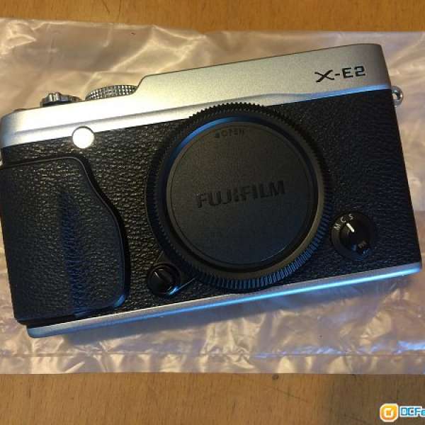 富士 Fujifilm X-E2 XE2 Sliver Body Only 行貨9成新 full set