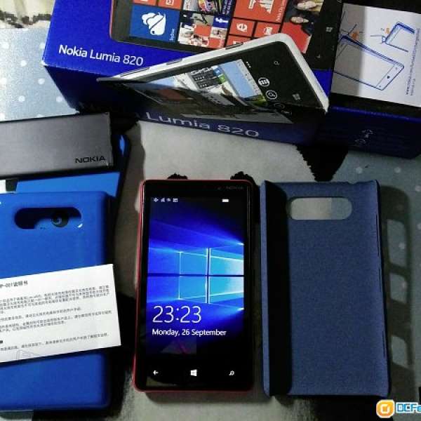 99%新 Nokia Lumia 820 (連超多配件)