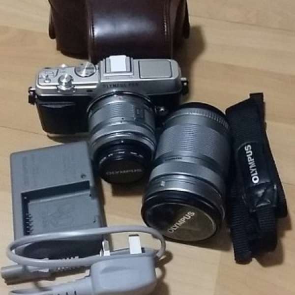 Olympus E-P5 相機(銀色)90%新 跟14－42mm鏡＋40 - 150鏡