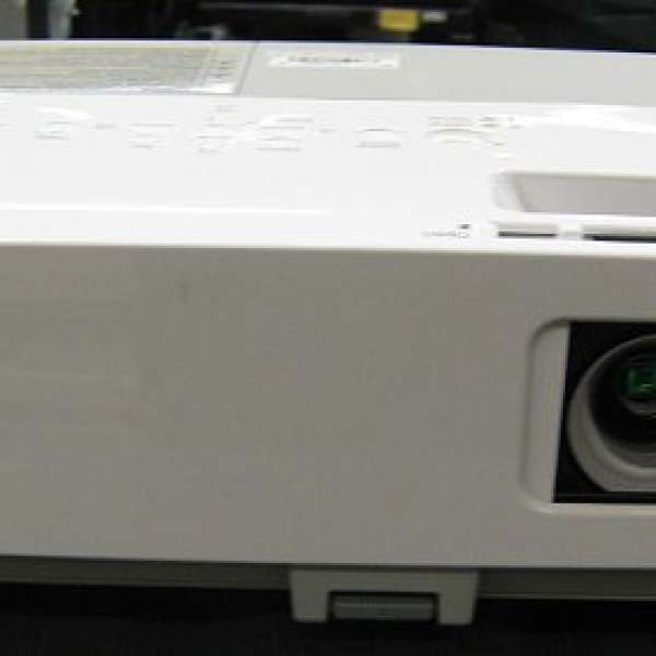 Epson EB-825 projector
