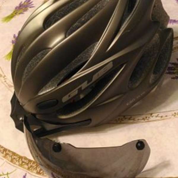 二手 GUB 單車頭盔（連磁吸風鏡和遮光頂）