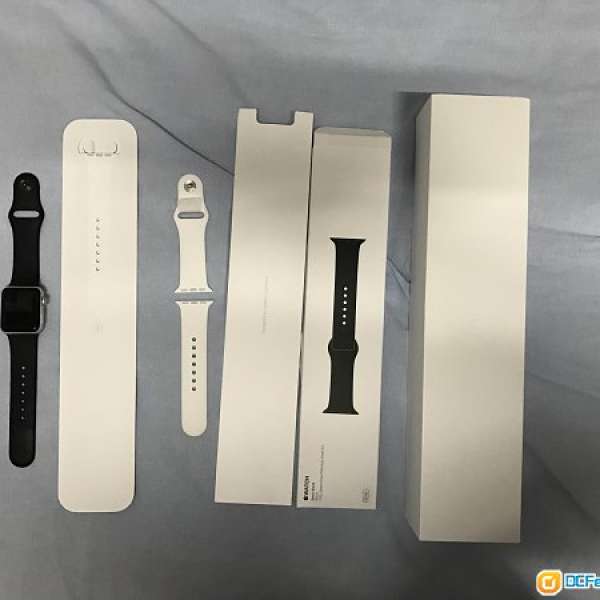 Apple watch 2 GPS 38mm 銀色鋁金屬錶殼配白色及黑色運動錶帶 九成新