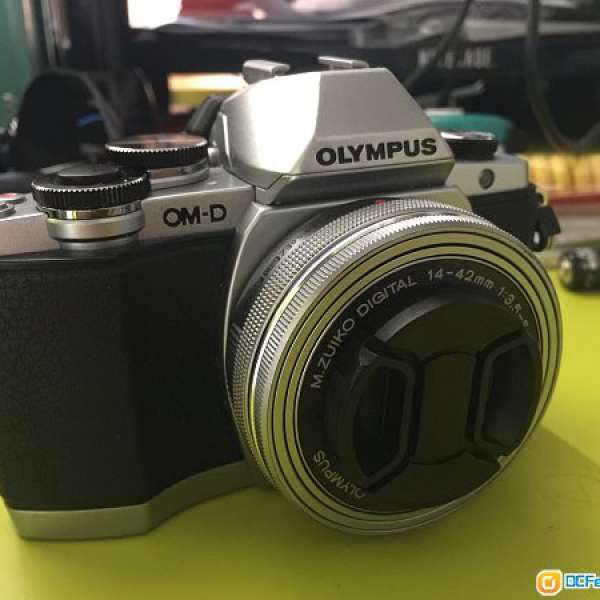 Olympus EM-10 Kit Set  連盒14-22 及 40-150 Kit 鏡