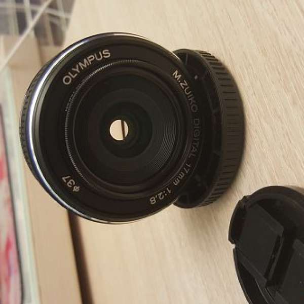 olympus 17 2.8 black