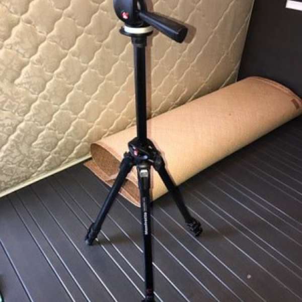 九成新Manfrotto 190CXPRO3碳纖腳架跟原裝袋加七成新391RC2雲台(請詳看內容)