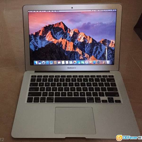 95% NEW Macbook Air 13-inch,Mid 2013(4GB Ram & 128GB SSD)保養到2017-11-8