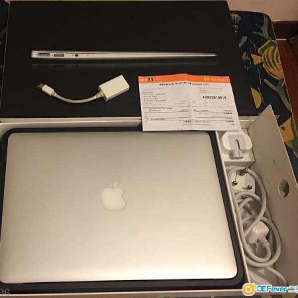 Apple MacBook Air  13吋 128gb SSD 4gb Ram