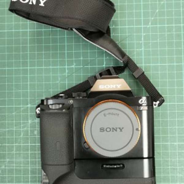 SONY A7R Body+Vertical Grip