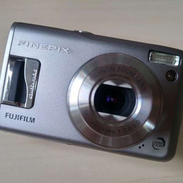 Fujifilm FinePix F31fd 連潛水盒