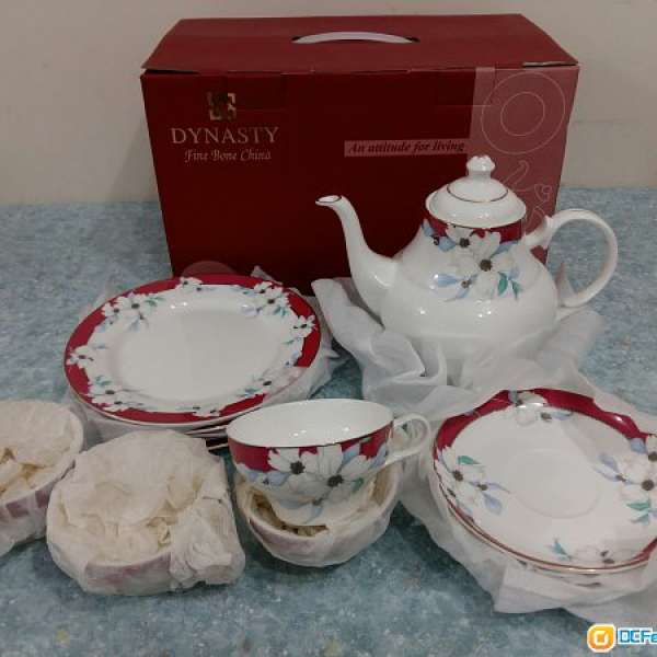 100% 全新 DYNASTY  Fine Bone China 骨質瓷餐具一套