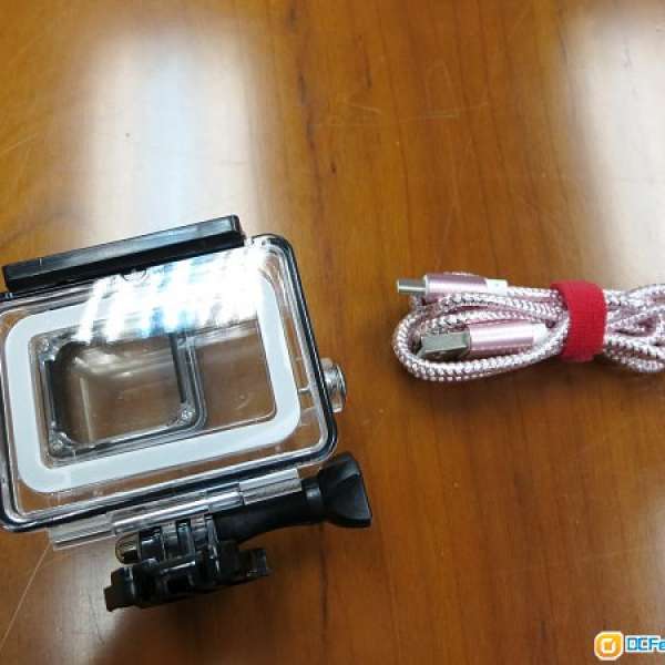 代用 GoPro 5 防水殼 + USB Type C 充電線 (一套兩件)