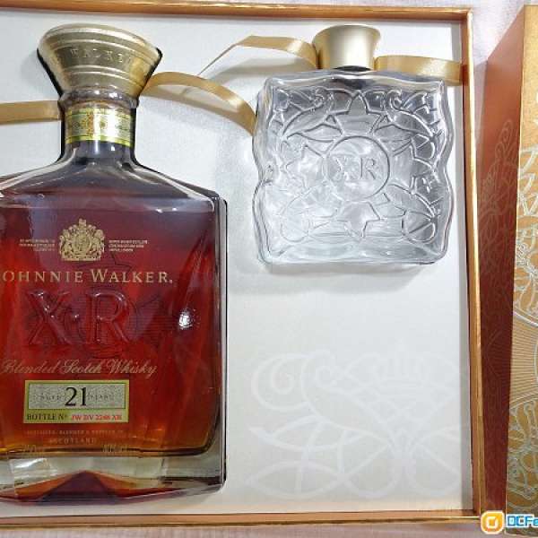 John Walker & Sons XR 21 舊款矮樽連"琉璃工房"限量酒樽 Gift Set