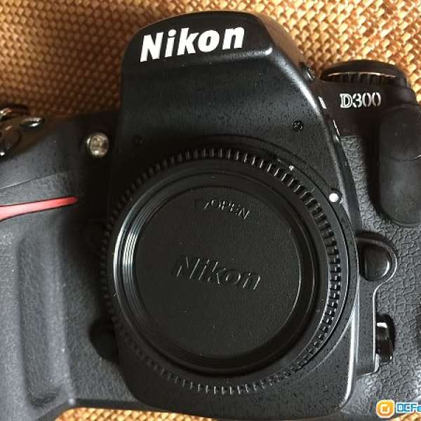 85% New。  只售機身 Nikon D300 中階機，3 吋大芒。  只有原廠電池及充電器。其他...