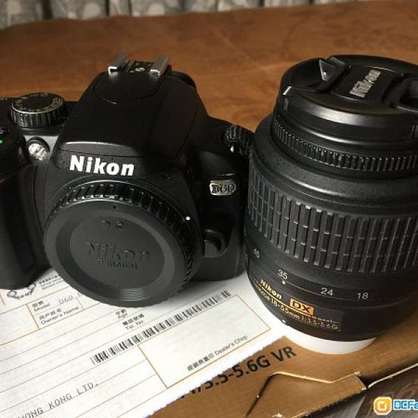 很新，很少用，盒裝配件全齊。Nikon D60，(圖中 VR 防震 18-55mm + $480)只售機身，...