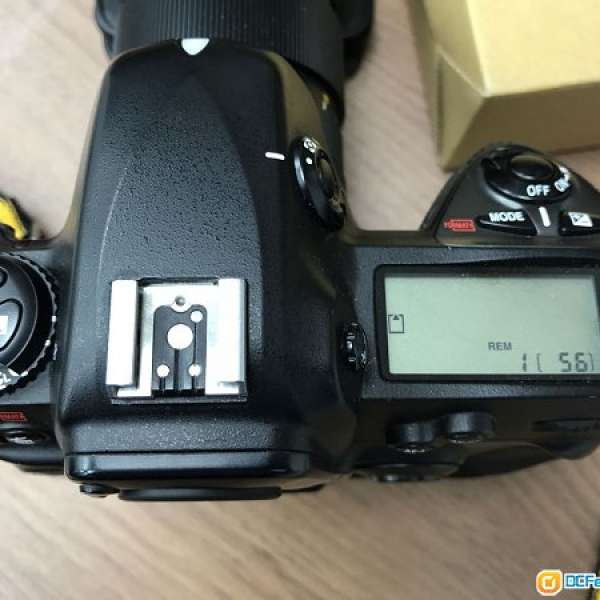 Nikon D2xs with two batteries