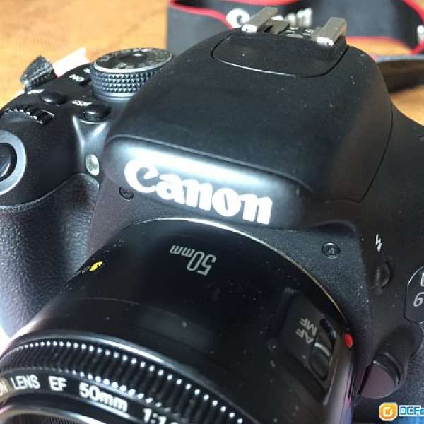 90% 新 Canon 600D (只售機身)，3 吋大芒，反芒。冇盒，跟原廠電池，充電器。