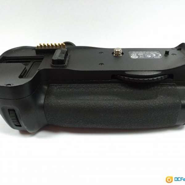 Nikon MB-D10 battery grip (for D700 and D300)