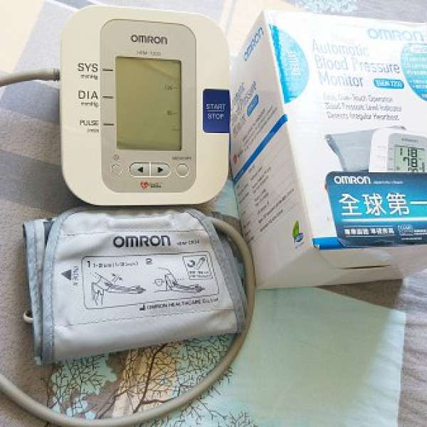 Omron HEM-7200 手臂式血壓計