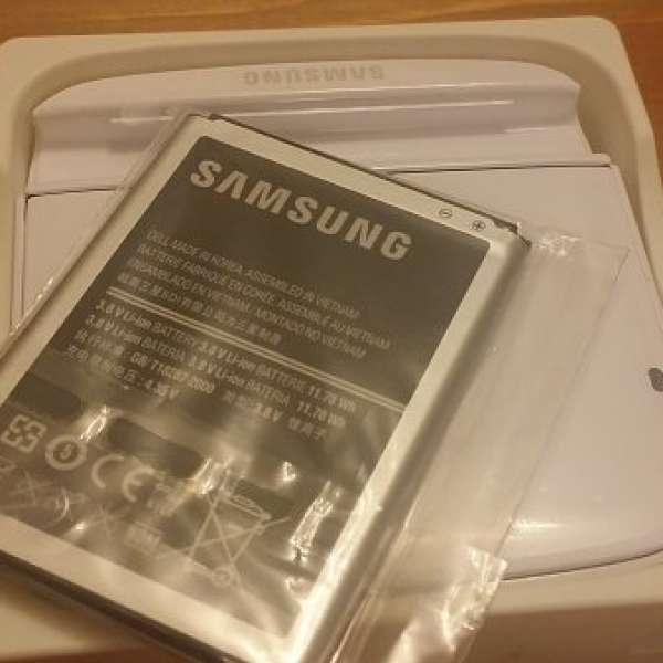 Samsung Note 2 new battery and charger box.