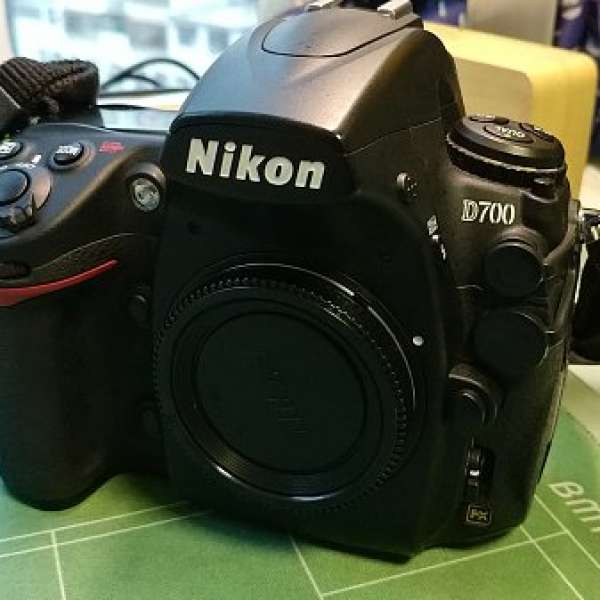 Nikon D700 + MB-D10