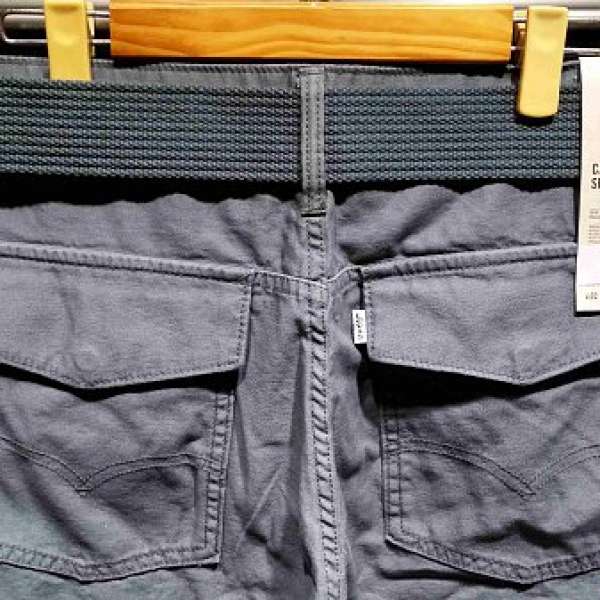 Levi's 斜褲 腰圍32全新末剪標籤連原裝布皮帶