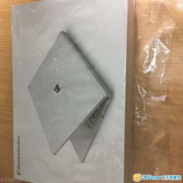 100% 全新行貨 Surface Book i5 8G-RAM 128G (M記現價都要 ＄8088）