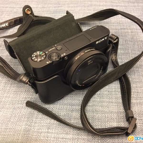 SONY DSC-RX100M3 with leather case
