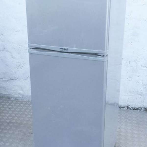 雪櫃2門(新款) WF228 銀面99%新 强化玻璃100%正常 免費送及裝,有保用++